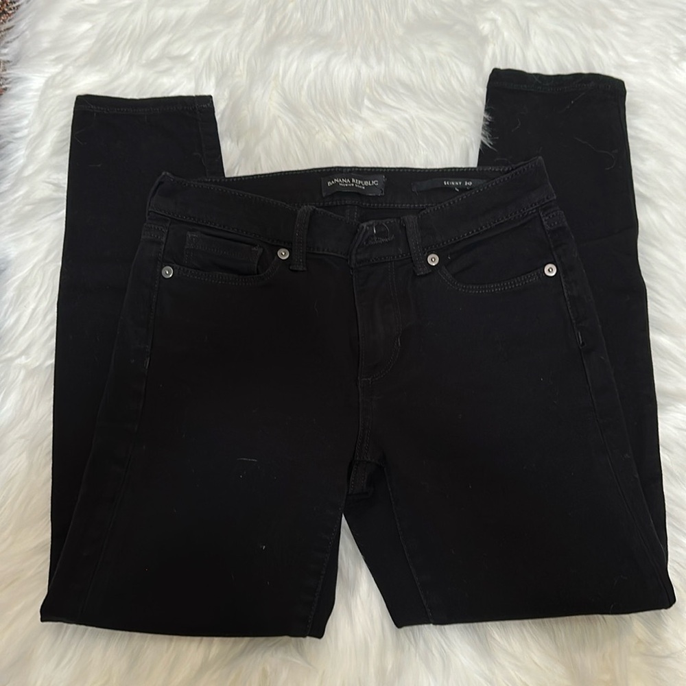 EUC BANANA REPUBLIC BLACK SKINNY JEANS IN WOMEN’s  SIZE 24P/2P